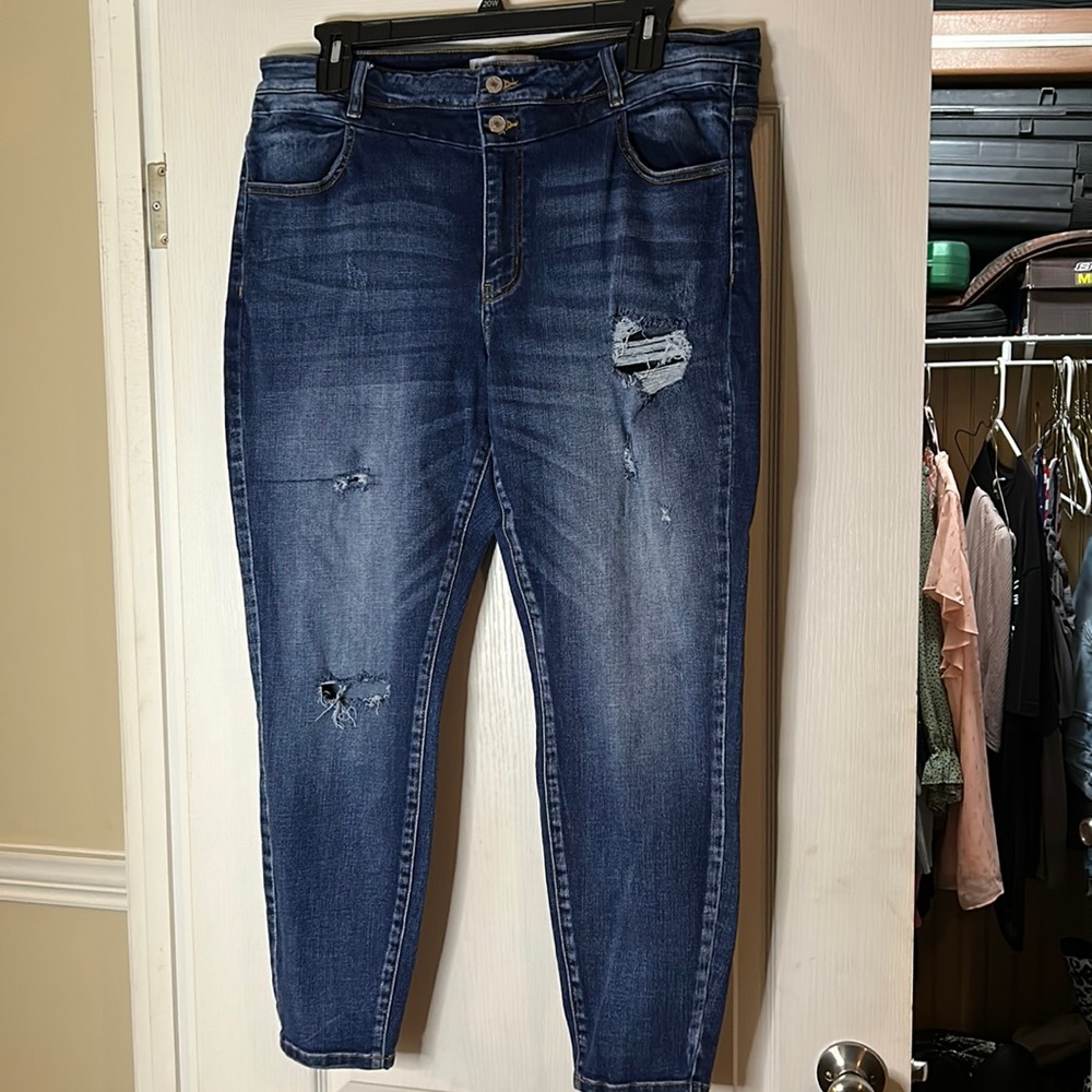 KanCan by Maurice’s distressed jeans